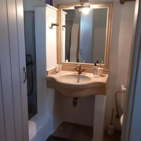 Tinian View Maisonette * Arnados